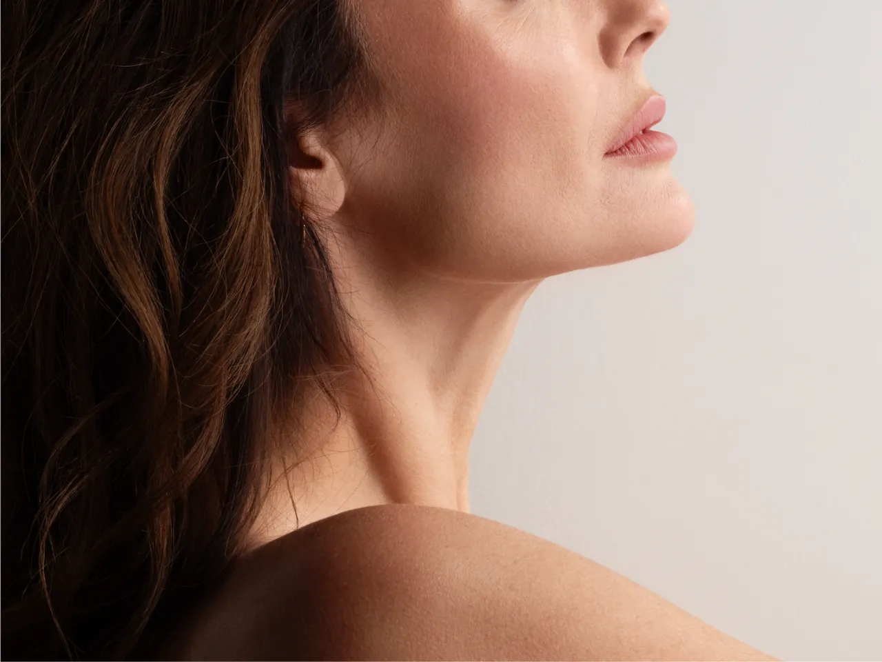 The Real Reasons You’re Noticing Neck Aging (and What Actually Works)